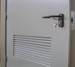 Дверь противопожарная однопольная с вентиляционной решёткой 2100х900 (EI-60) в Воронеже
